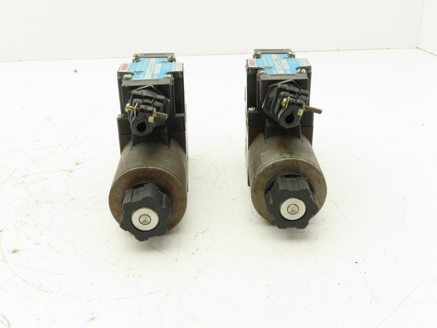 Nachi SL-G01-A3X-R-D2-10 Directional Control Solenoid Valve 24VDC  Lot of 2
