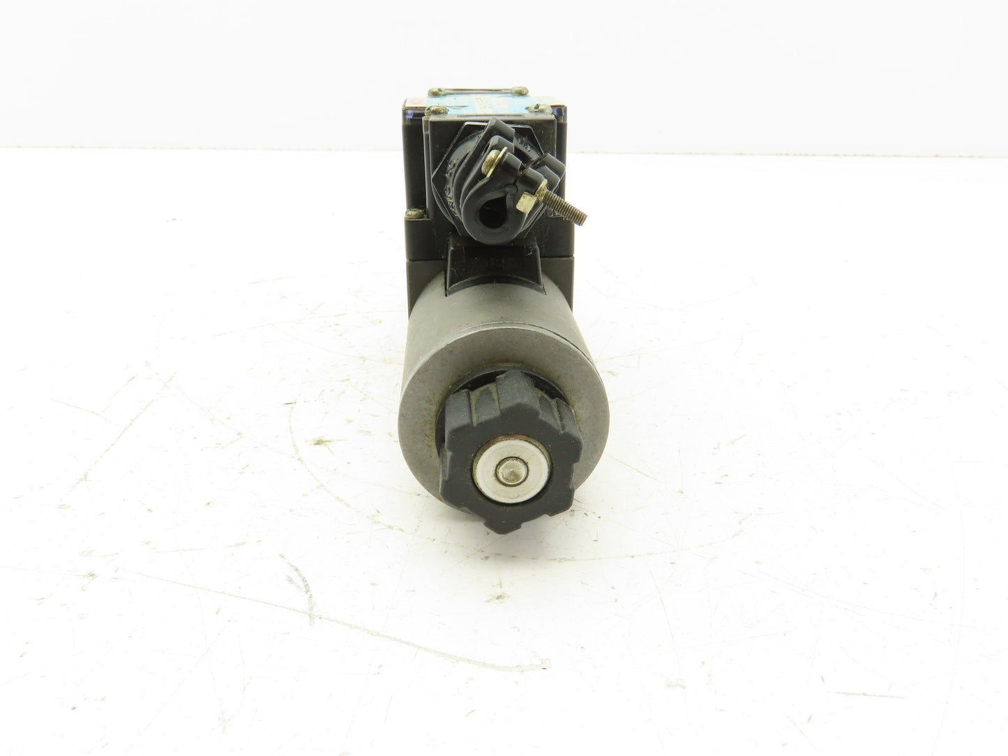 Nachi SL-G01-C6-R-D2-10 Hydraulic Directional Control Solenoid Valve 3-Pos 24VDC