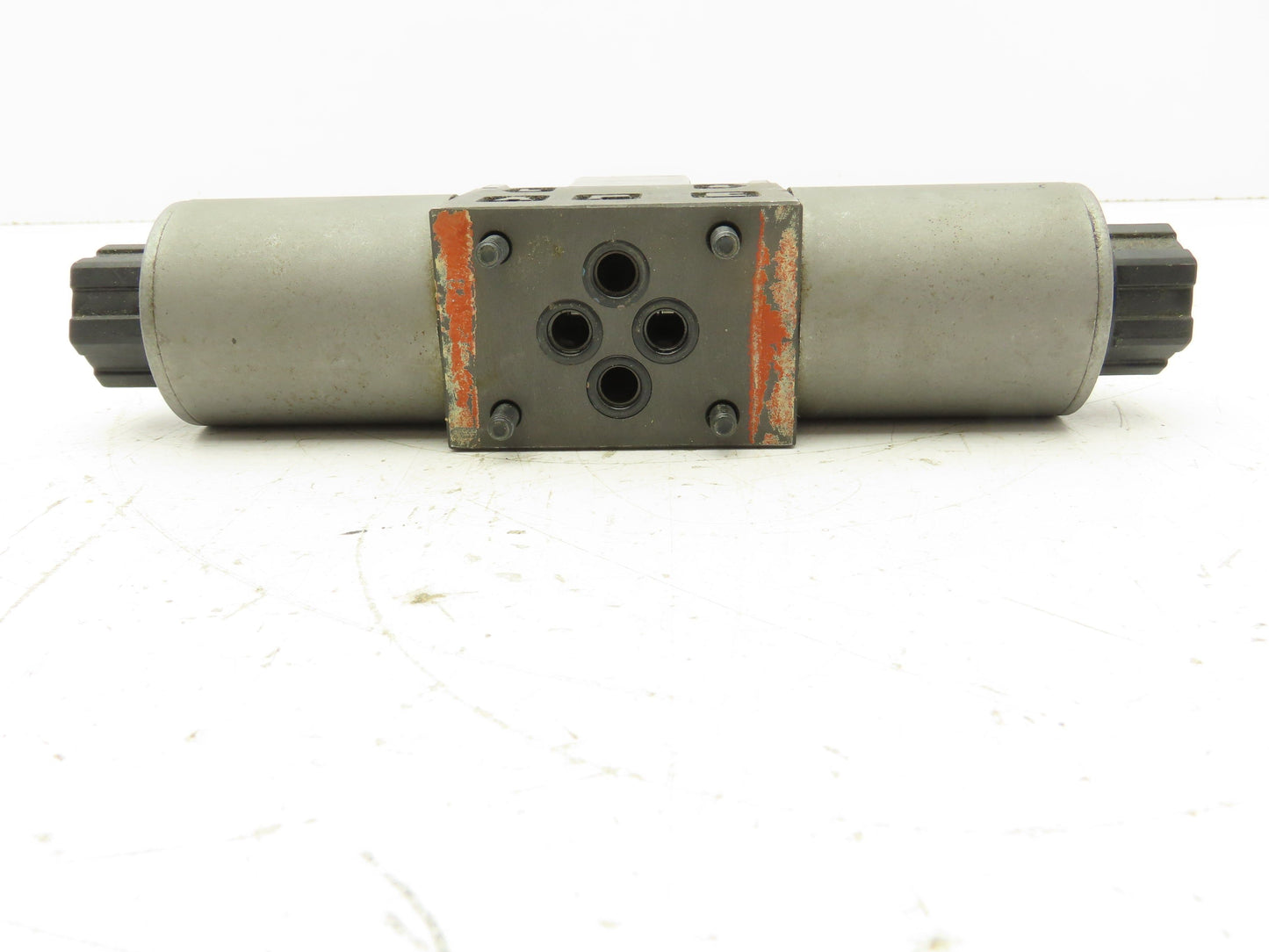 Nachi SL-G01-C6-R-D2-10 Hydraulic Directional Control Solenoid Valve 3-Pos 24VDC