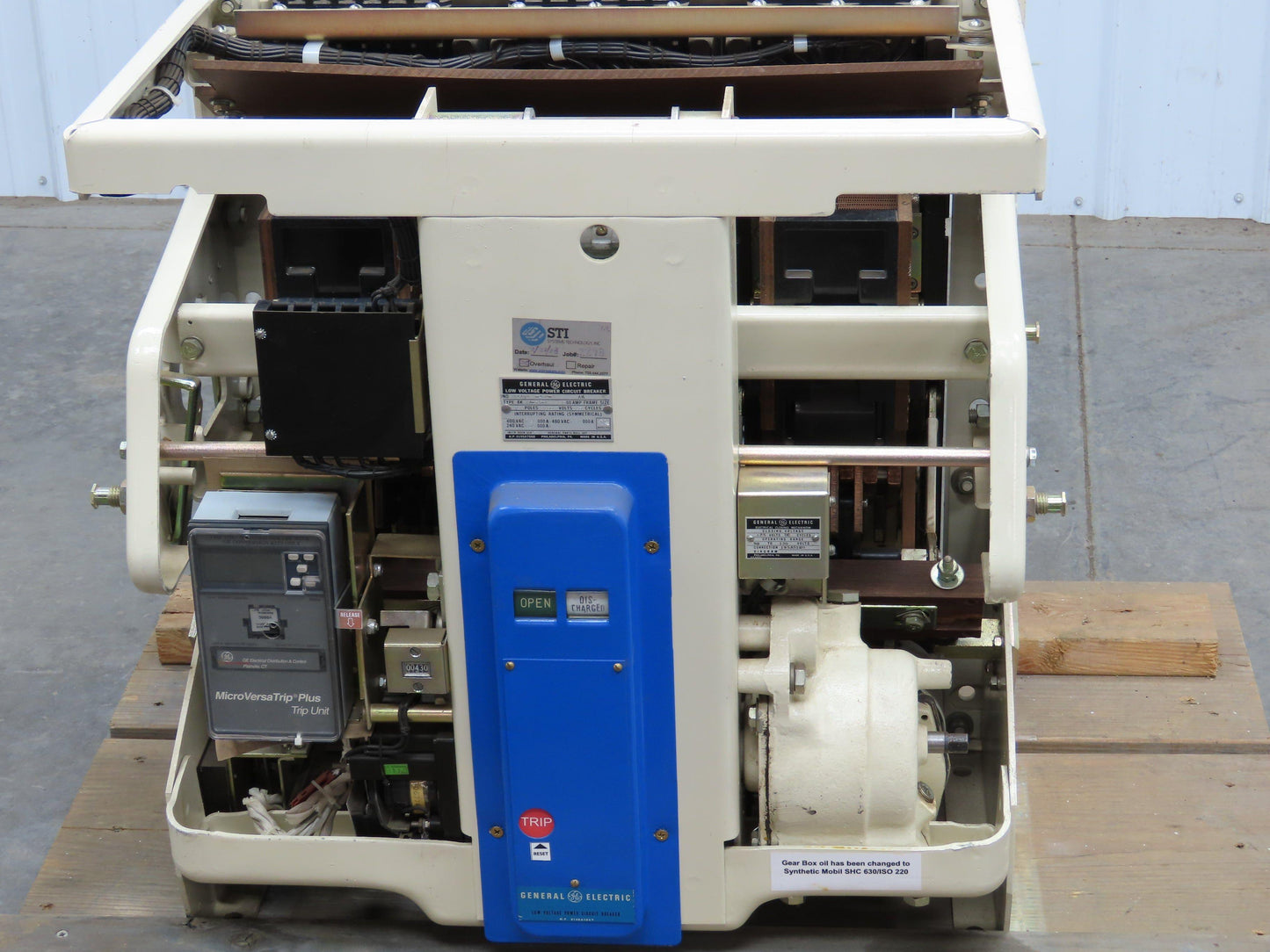 General Electric AK-2A-75-1 GE Air Breaker 3000A 600V Micro Versa Trip Plus