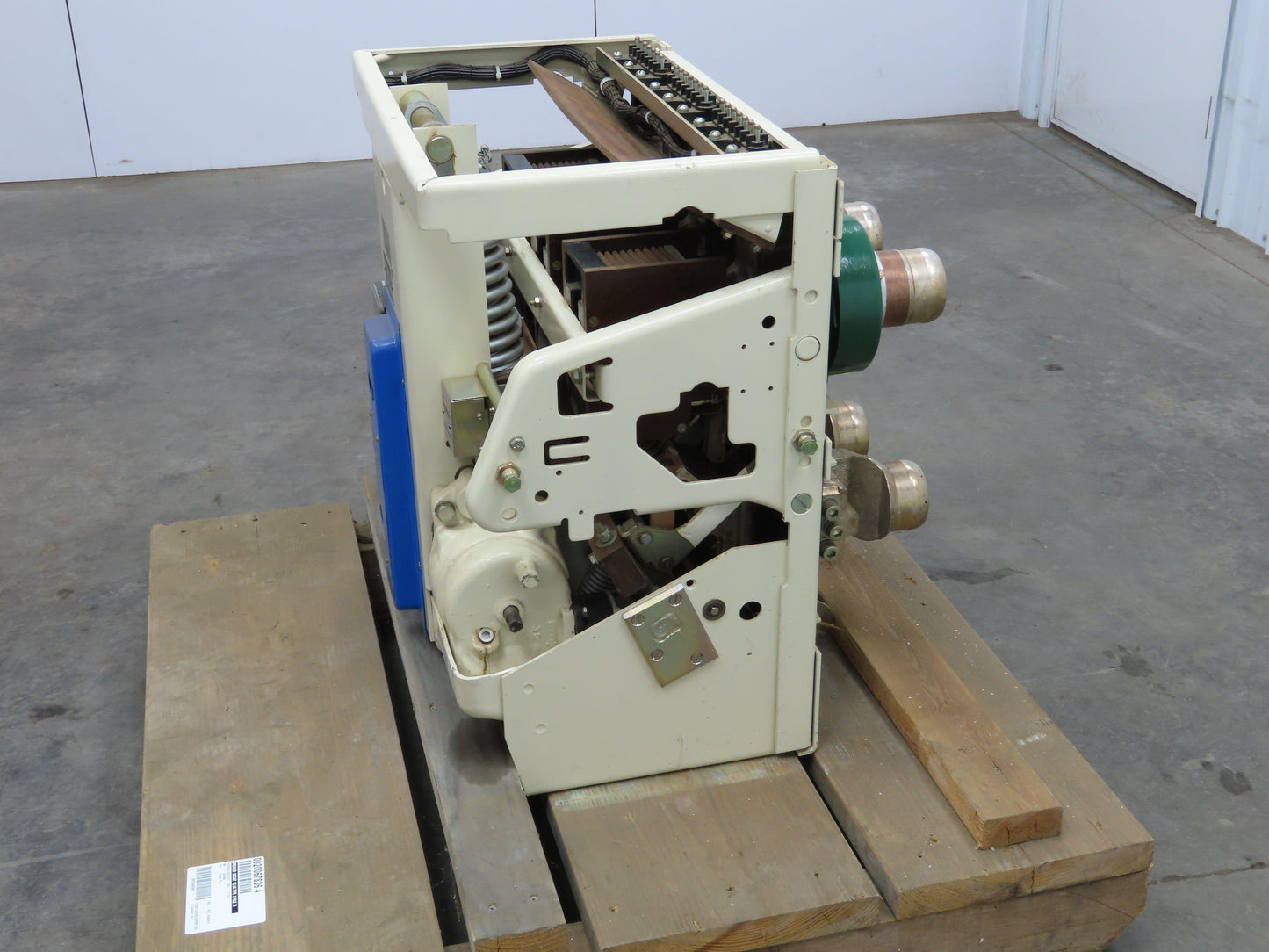 General Electric AK-2A-75-1 GE Air Breaker 3000A 600V Micro Versa Trip Plus