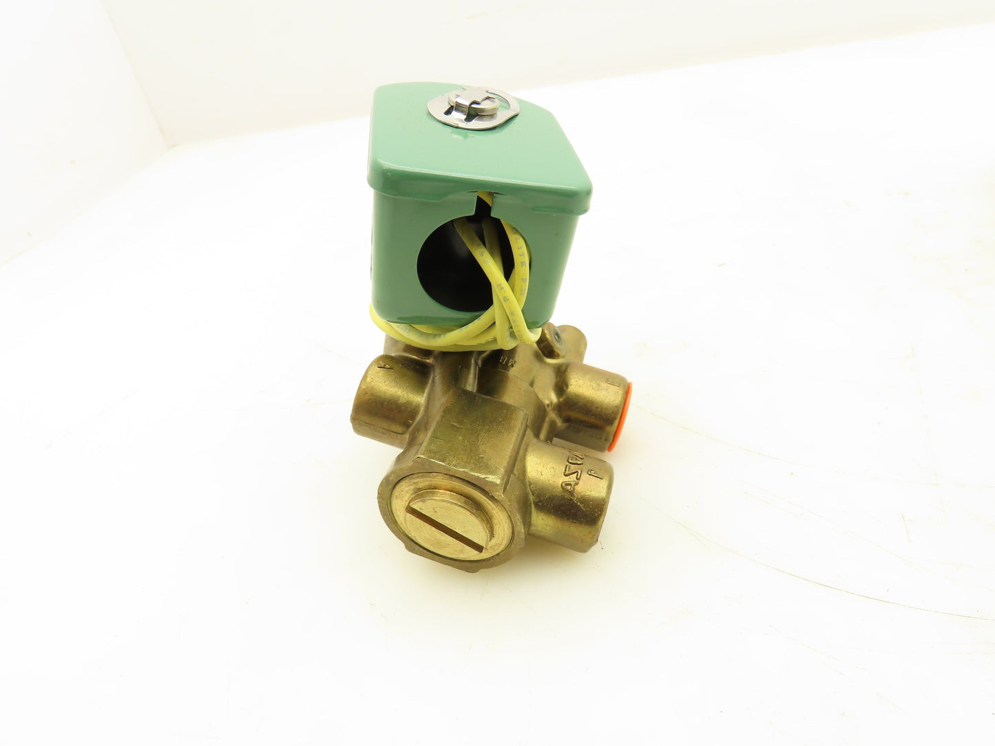 Asco HC8321A4 Red Hat Solenoid Valve 125DC 13.3W 10-200PSI 3 Way 3/8"NPT