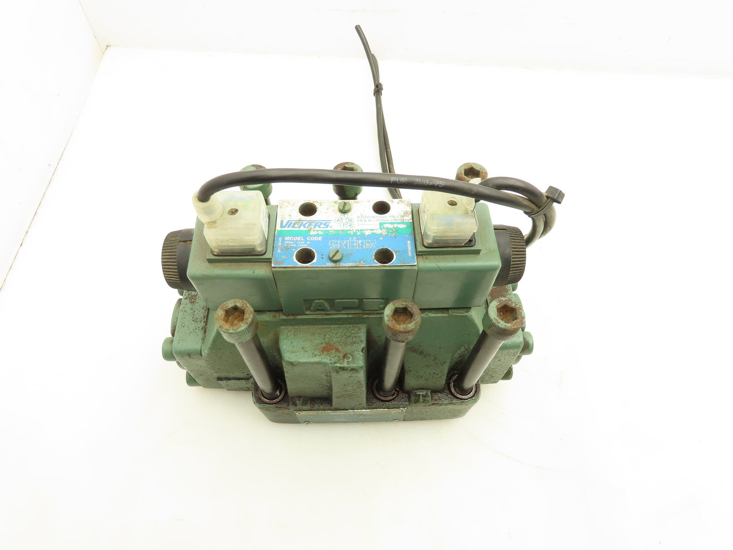 Vickers DG5S-8-6C-T-M-U-B5-30 Hydraulic Directional Control Solenoid Valve 120V