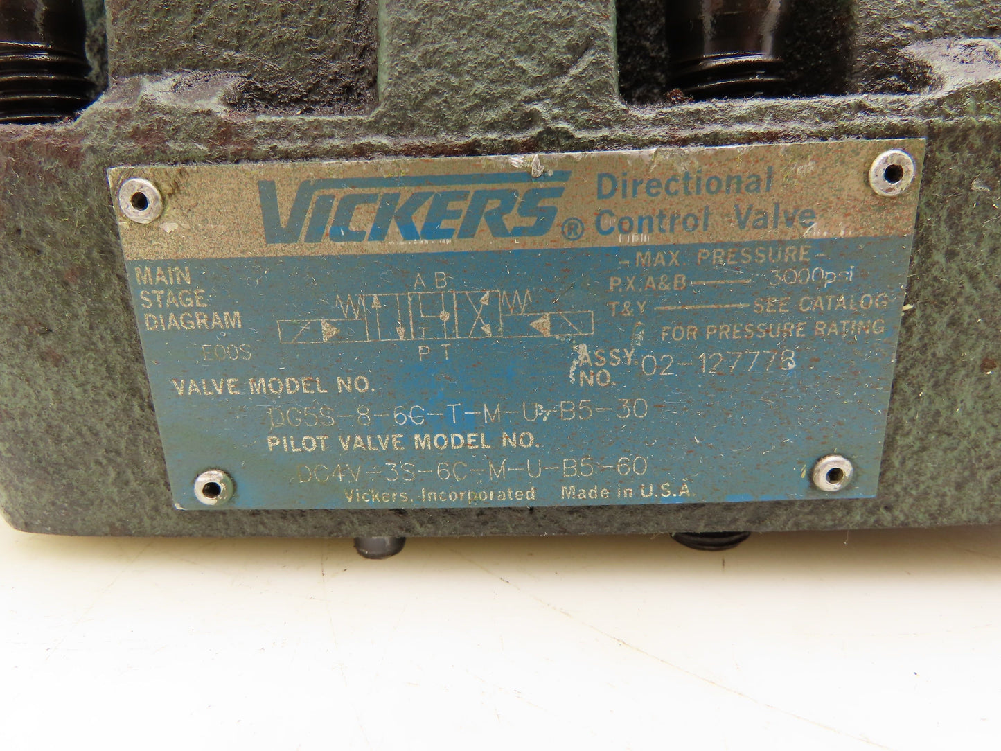 Vickers DG5S-8-6C-T-M-U-B5-30 Hydraulic Directional Control Solenoid Valve 120V