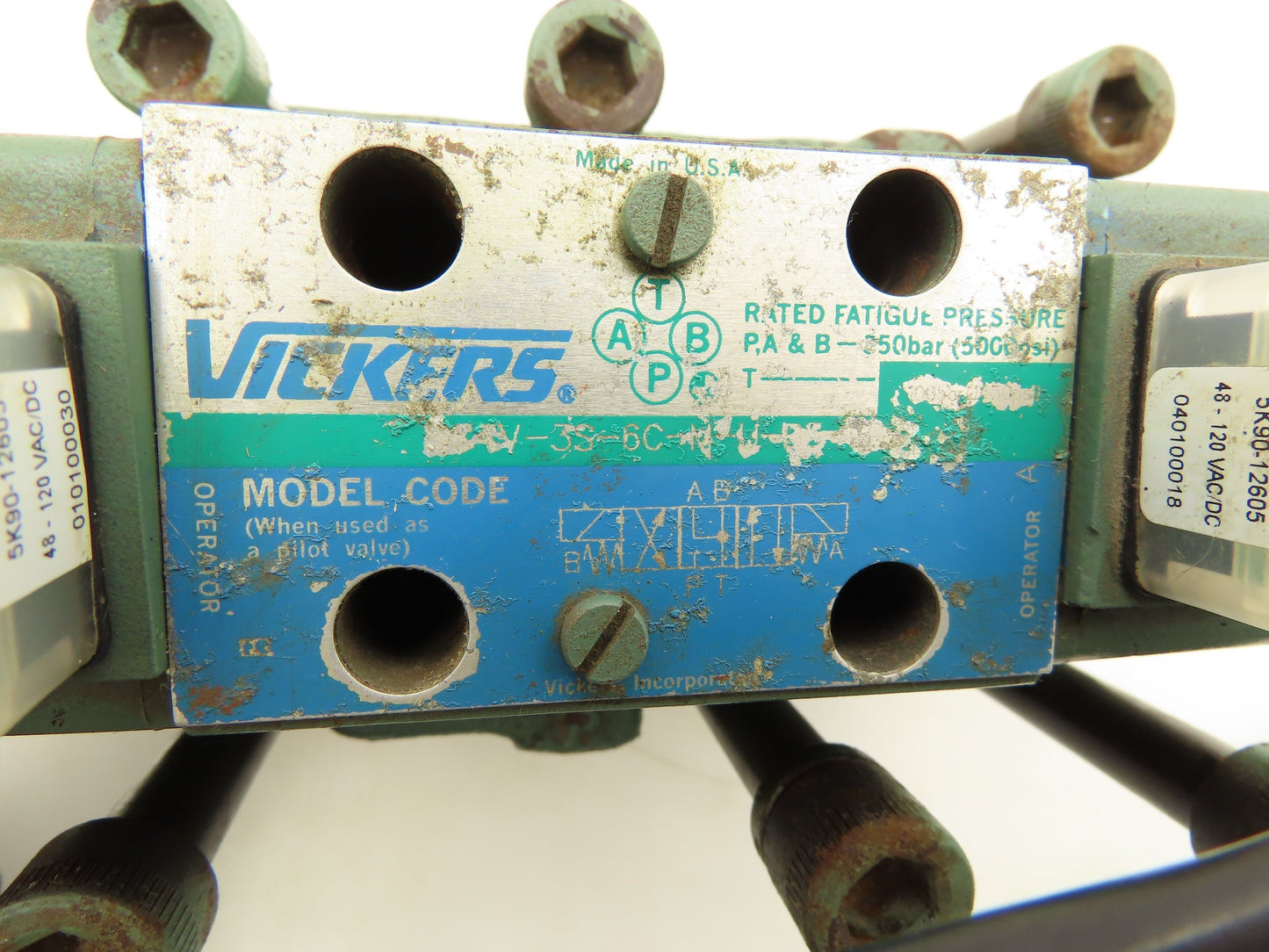 Vickers DG5S-8-6C-T-M-U-B5-30 Hydraulic Directional Control Solenoid Valve 120V