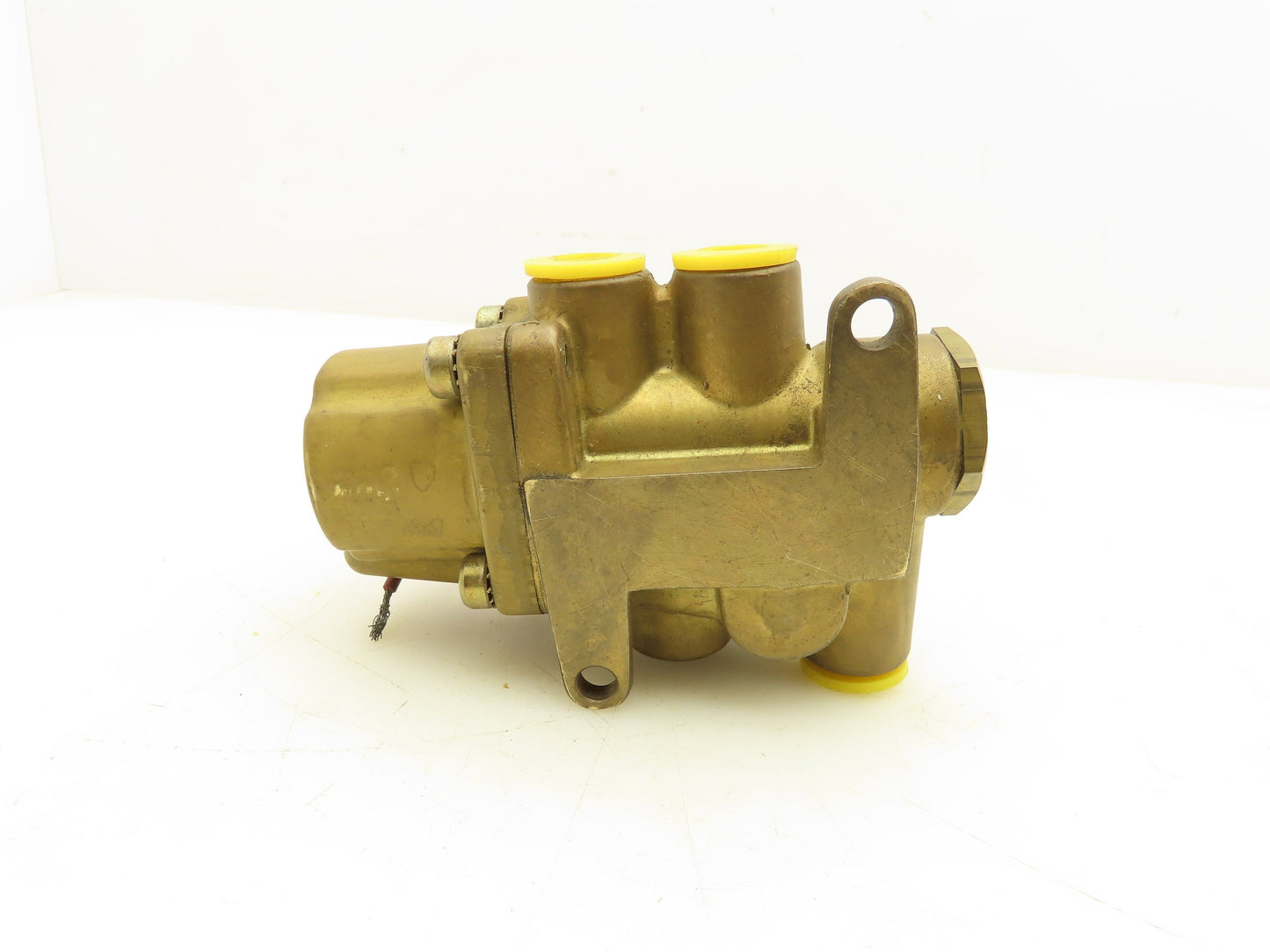 Asco 8344B0 Red Hat Solenoid Valve 3 Way 120V 16.7W 25-250PSI 1/4"NPT