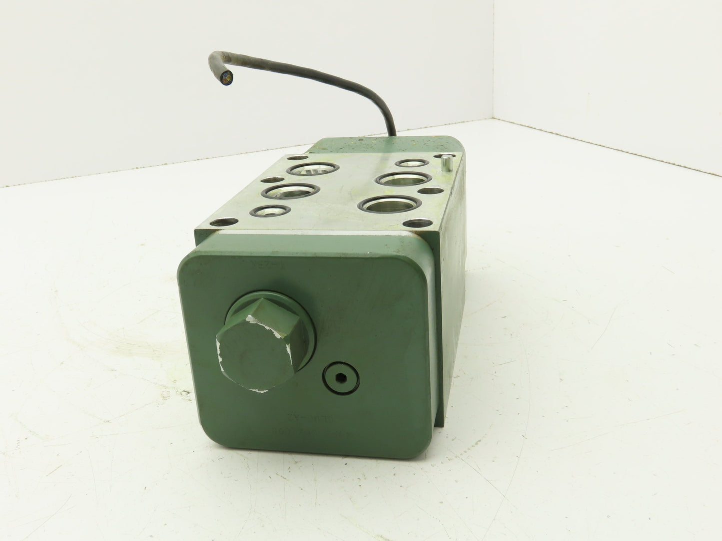 Sun Hydraulics 4153-062-000 Aluminum Manifold Block for D08 Directional Valve