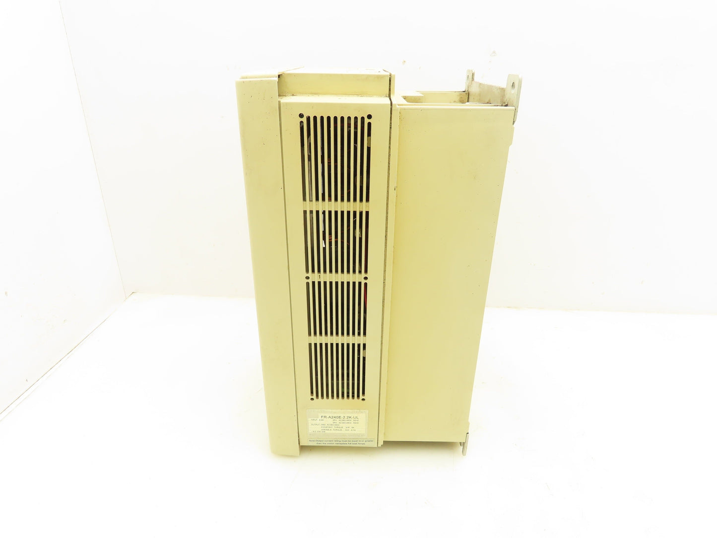 Mitsubishi FR-A240E-2.2K-UL Freqrol-A200 AC Drive 460VAC 6A 3PH 3HP