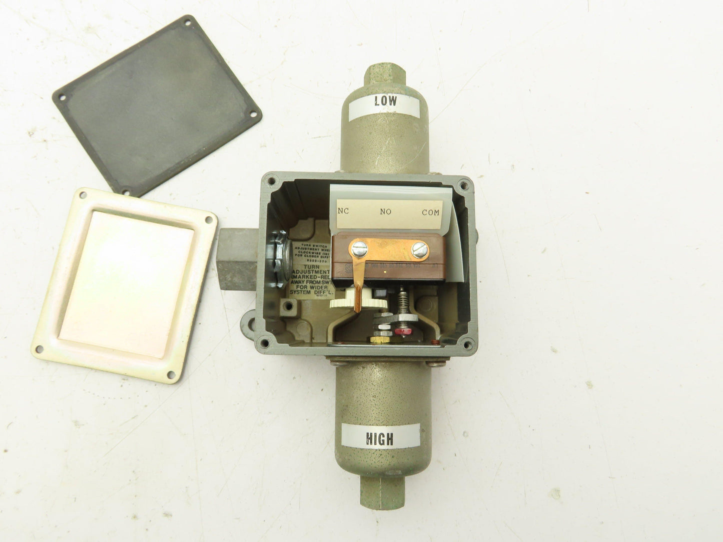 United Electric Controls J21KD7866 Differential Pressure Switch 480VAC 20A