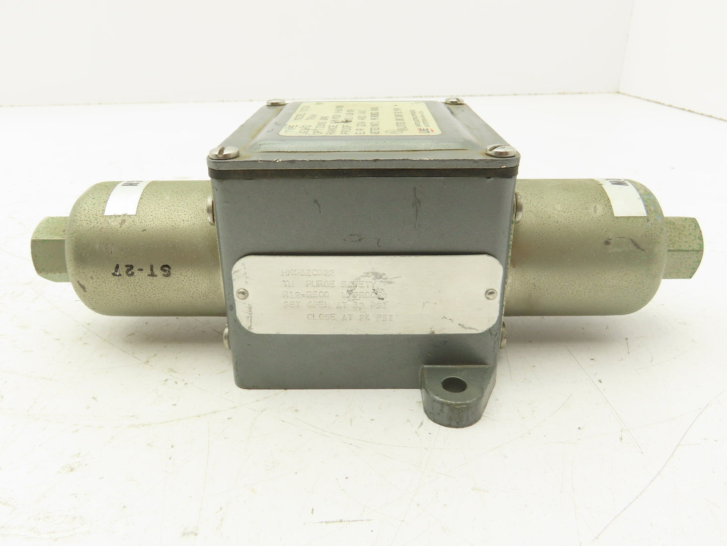 United Electric Controls J21KD7866 Differential Pressure Switch 480VAC 20A