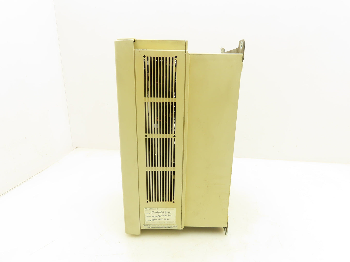 Mitsubishi FR-A240E-2.2K-UL Freqrol-A200 Inverter AC Drive 3Hp 460V 3PH VFD