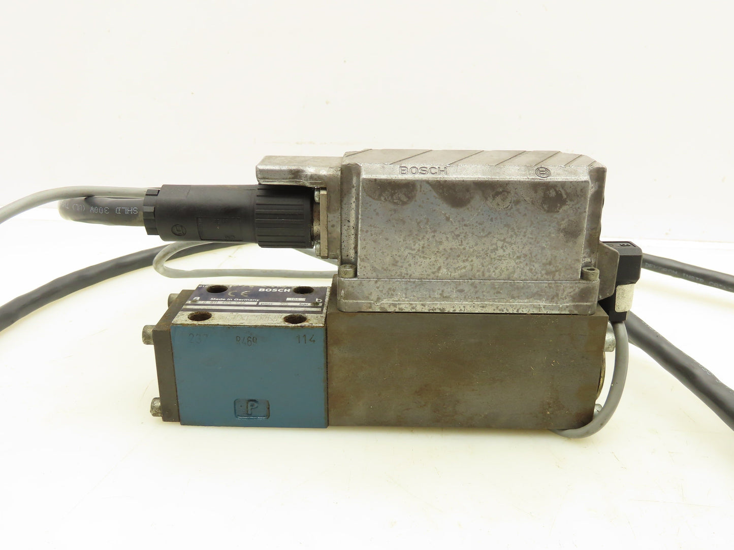 Bosch 0811404632 Proportional Servo Valve 4WRPEH 6 C3 B12L-2X/G24K0/F1M