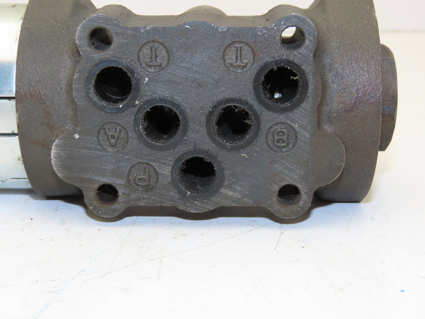 Argo Hytos RPE4-102R11/12060E5 Directional Control 4/2 Solenoid Valve 120V D05