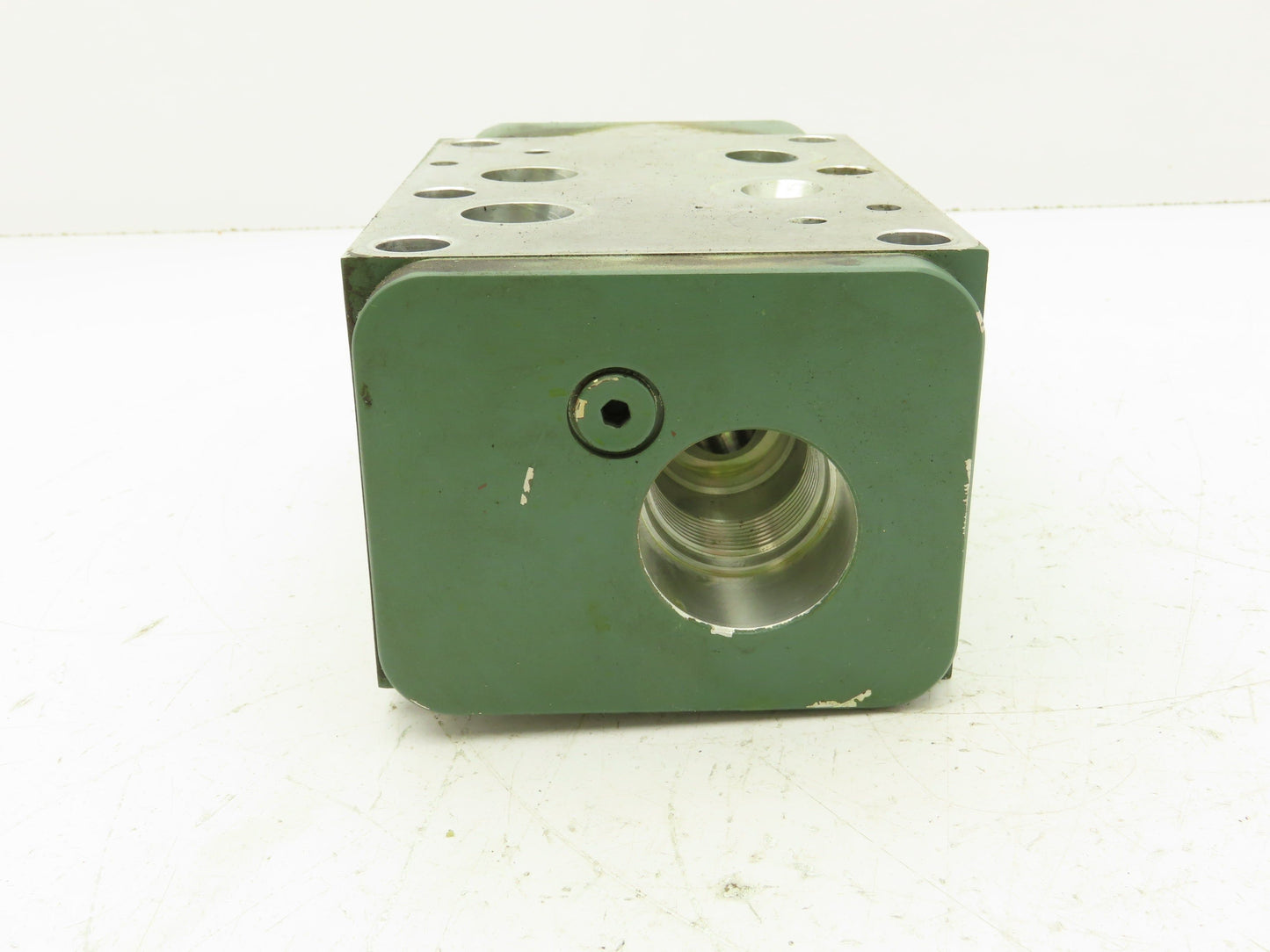 Sun Hydraulics 9KW9-A2 Aluminum Manifold Block for D08 Directional Valve