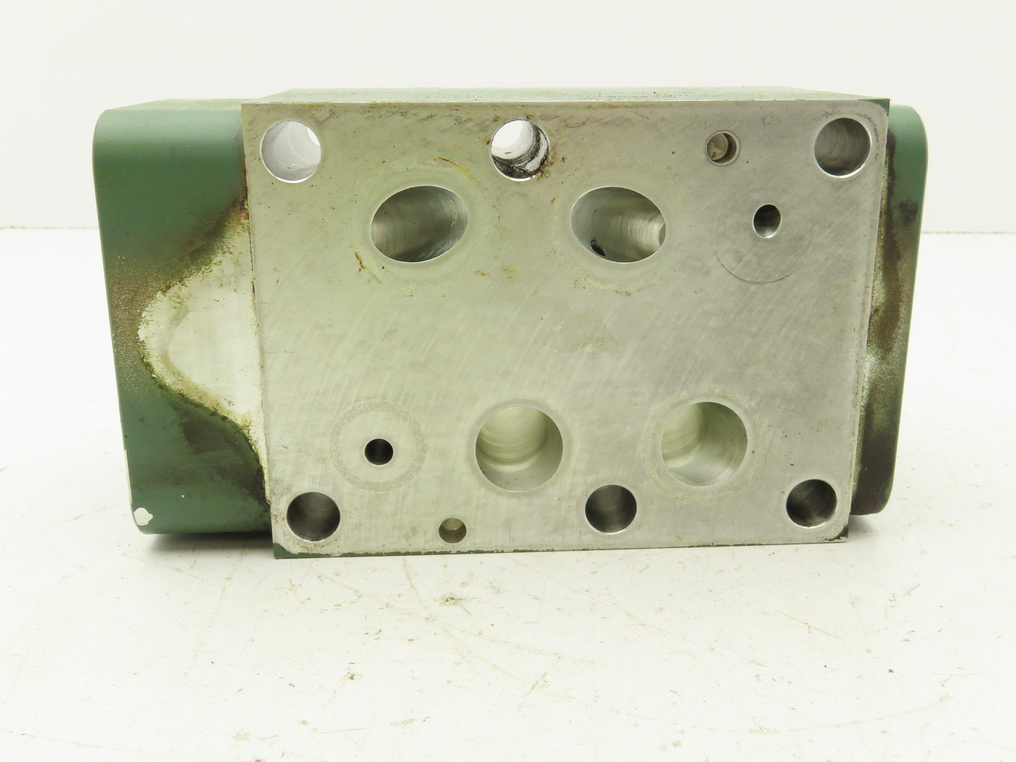 Sun Hydraulics 9KW9-A2 Aluminum Manifold Block for D08 Directional Valve