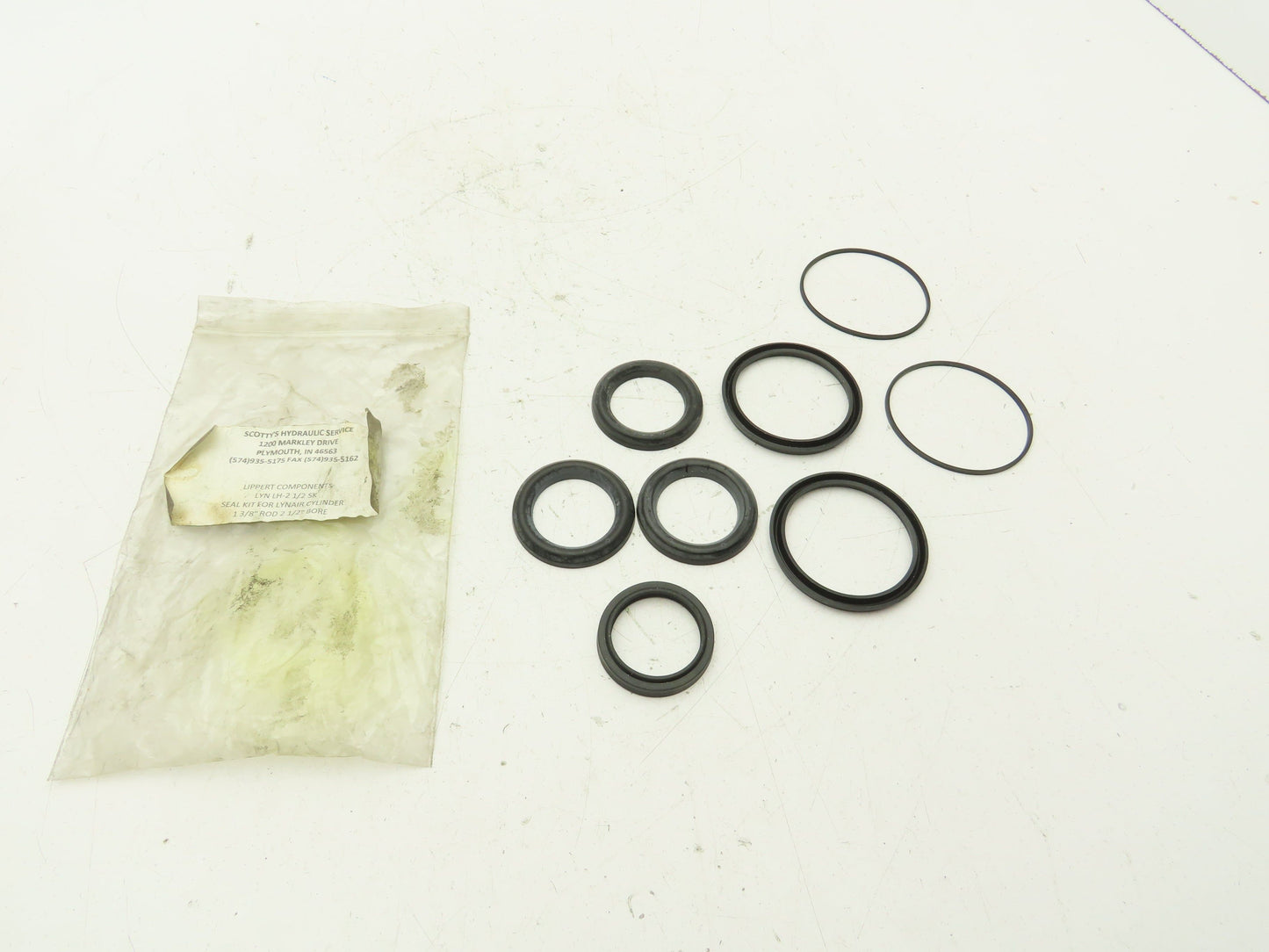Lynair LH-2-1/2A04-2-1-3/8 Hydraulic Cylinder Rod Seal Kit