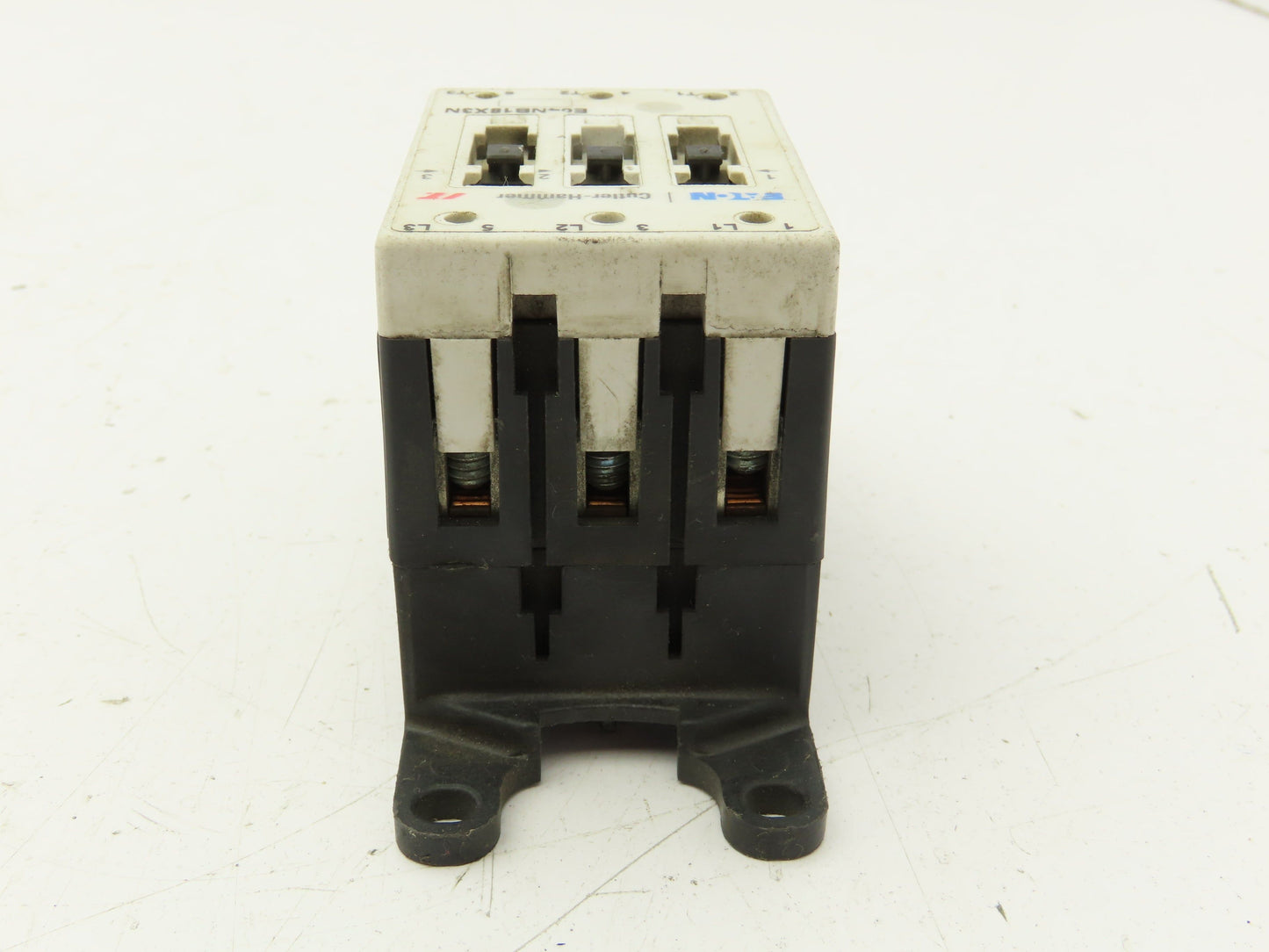 Eaton E04NB18X3N Contactor 3P Contact Block w/Coil Controller 24VDC E02NBXCXNN