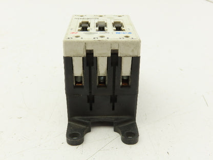 Eaton E04NB18X3N Contactor 3P Contact Block w/Coil Controller 24VDC E02NBXCXNN
