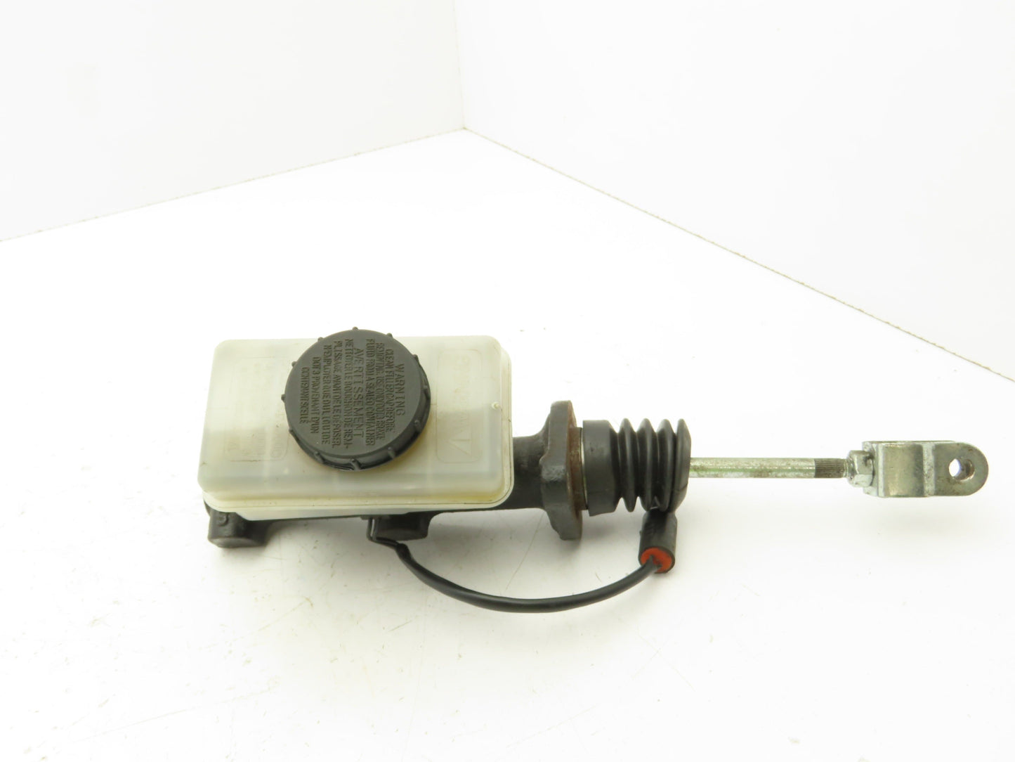 Hyster E60XM-33 Forklift Master Brake Cylinder