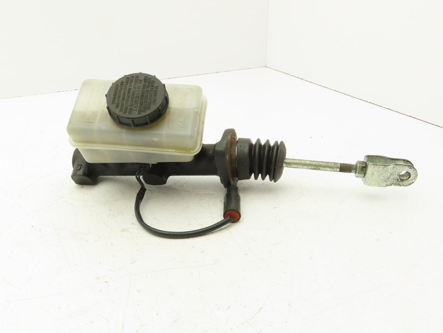 Hyster E60XM-33 Forklift Master Brake Cylinder