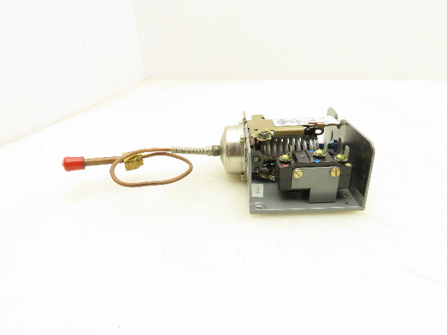 Johnson Controls P70EC-2 Pressure Control 50PSI 1/4" Flare Connector SPDT