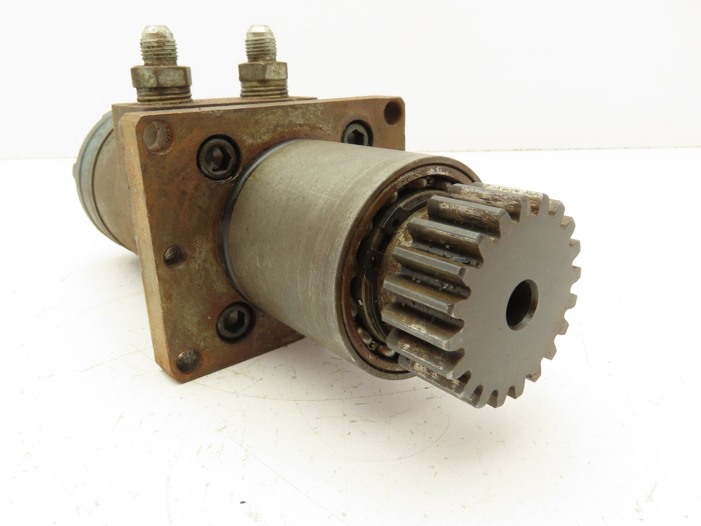 Sumitomo Eaton H-100CC4-G Hydraulic Orbit Motor 19 GPM 560 RPM 2000 PSI 4-Bolt