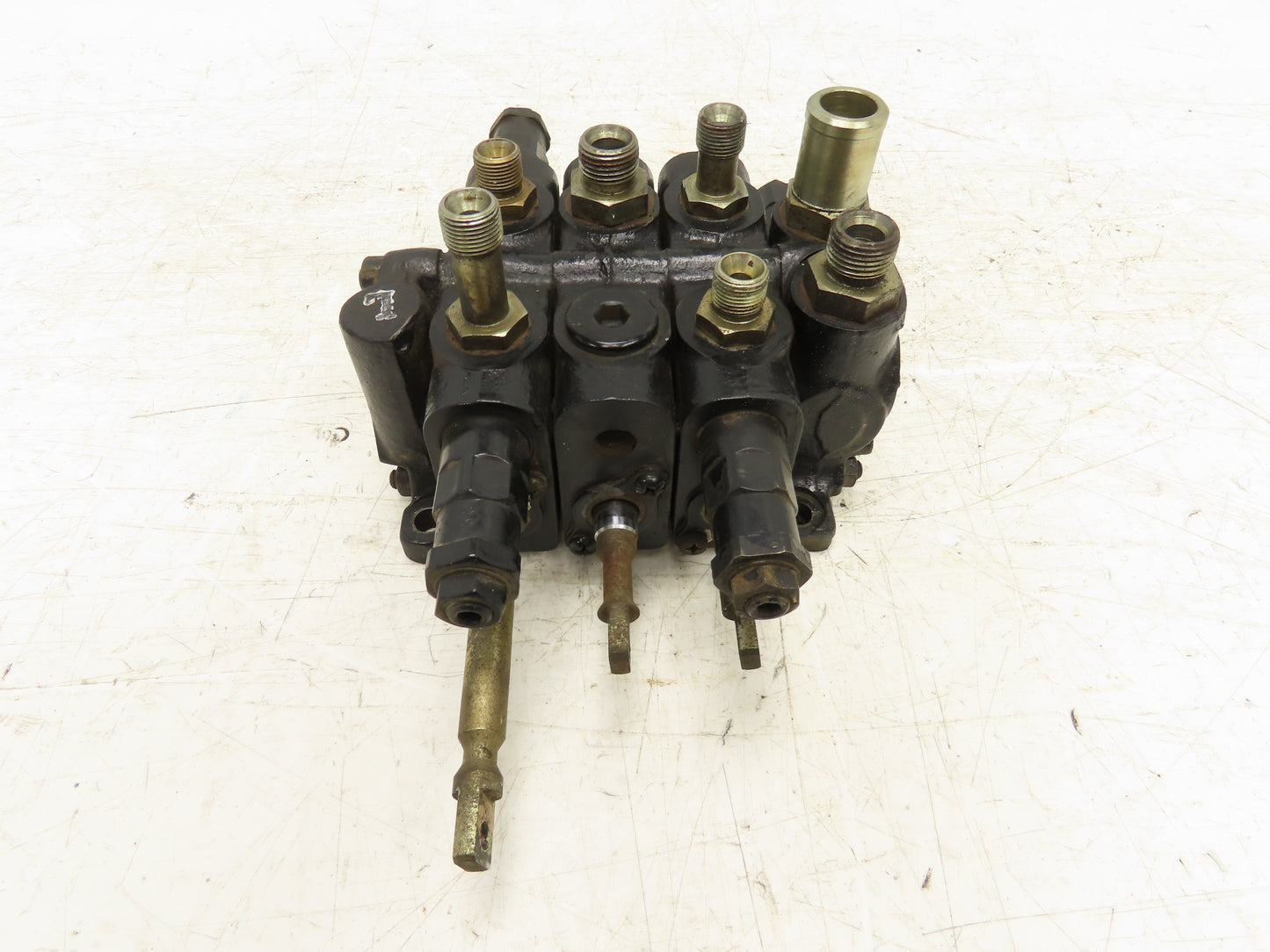 Nissan CWP02L25S Forklift Hydraulic Control Valve 21030-35599
