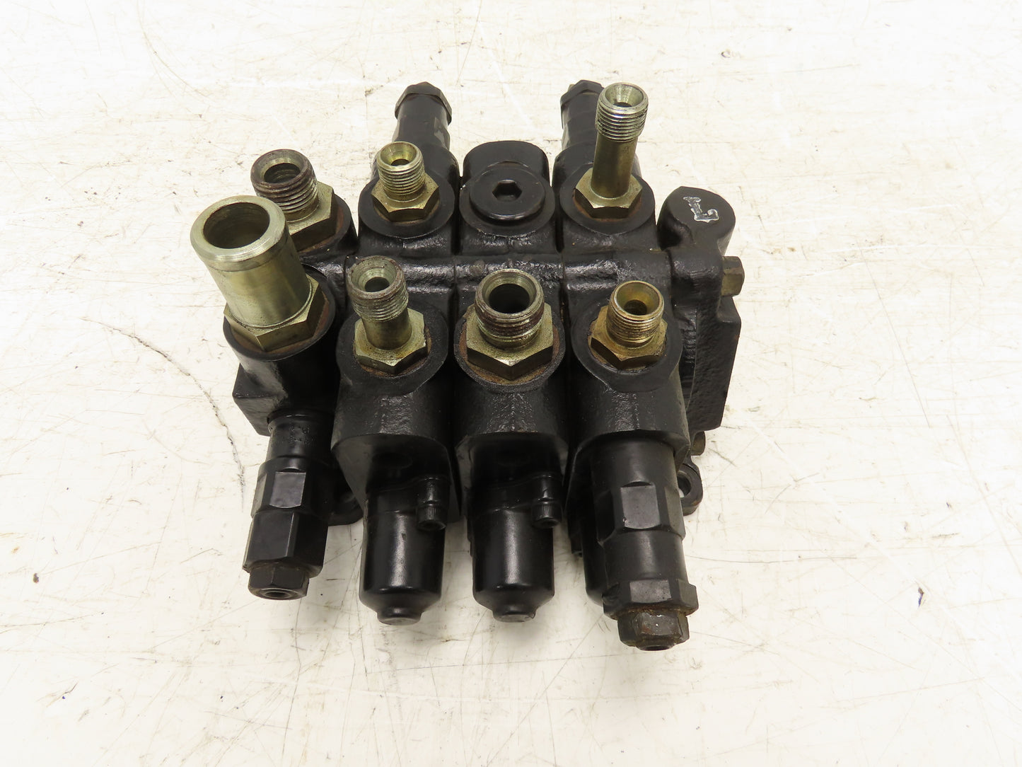 Nissan CWP02L25S Forklift Hydraulic Control Valve 21030-35599