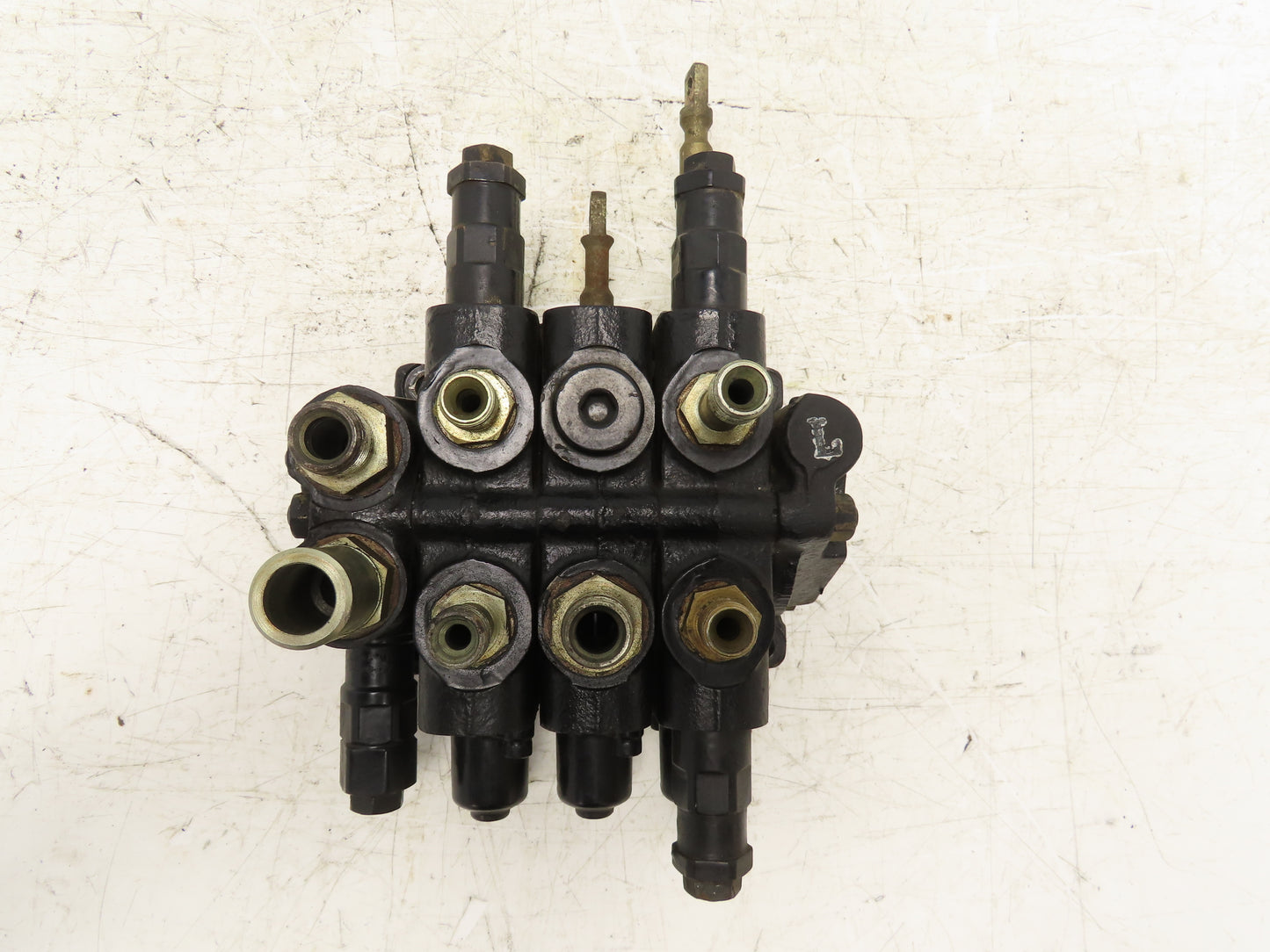 Nissan CWP02L25S Forklift Hydraulic Control Valve 21030-35599