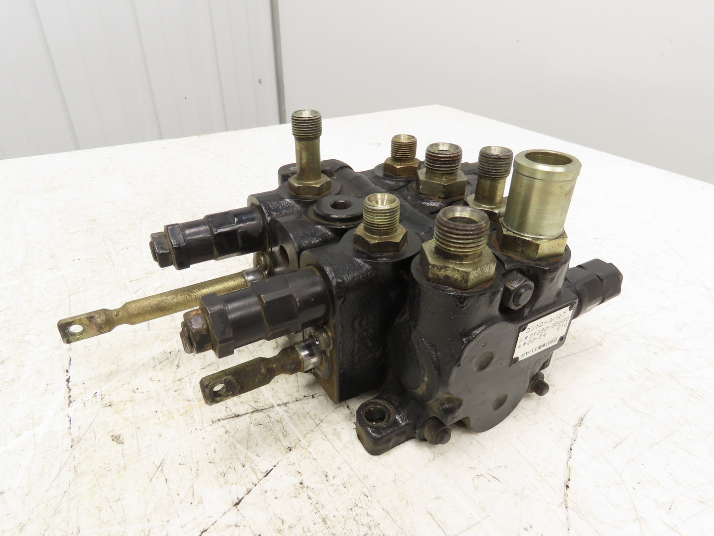 Nissan CWP02L25S Forklift Hydraulic Control Valve 21030-35599
