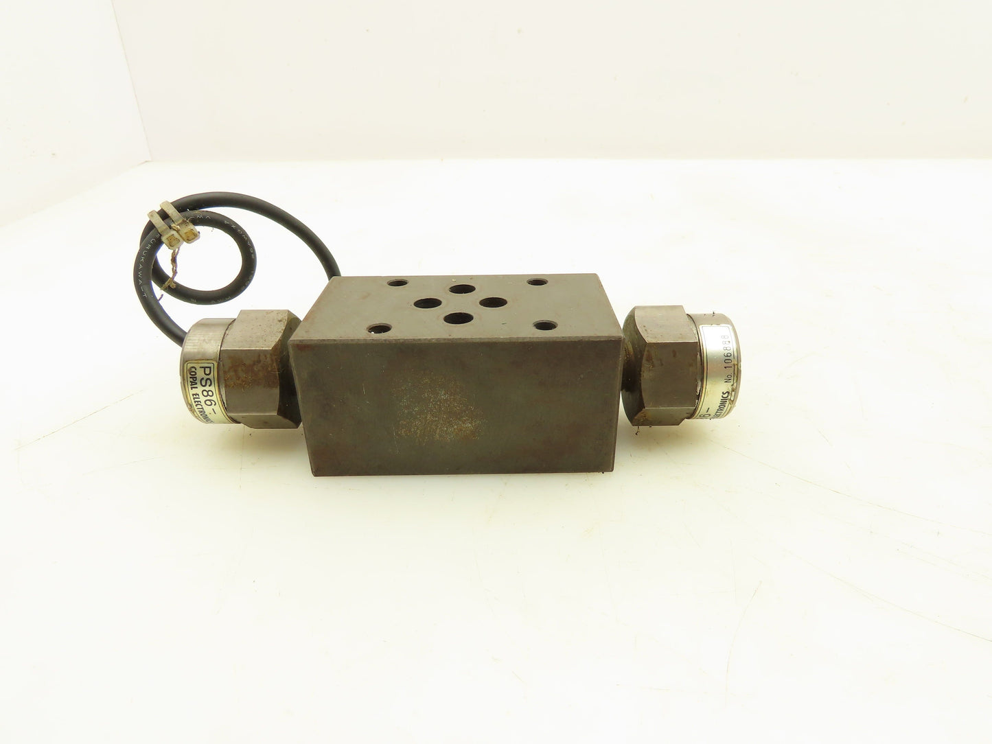 Nachi OW-G01-W1-CR-D2-3104B Hydraulic Modular Pressure Switch Valve
