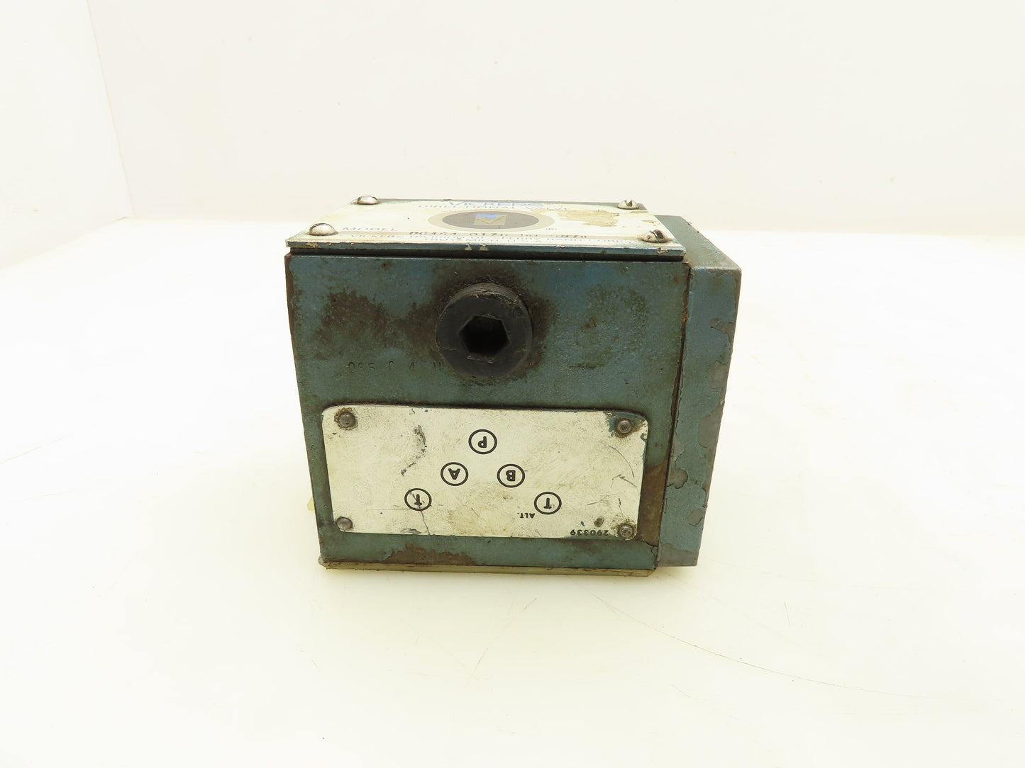 Vickers DG4S4 017C 50 Solenoid Operated Directional Control Valve