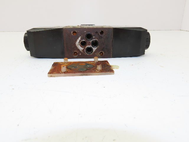 Vickers DG4V-3-7C-M-P2-B-7-50 Solenoid Operated Directional Valve 120V