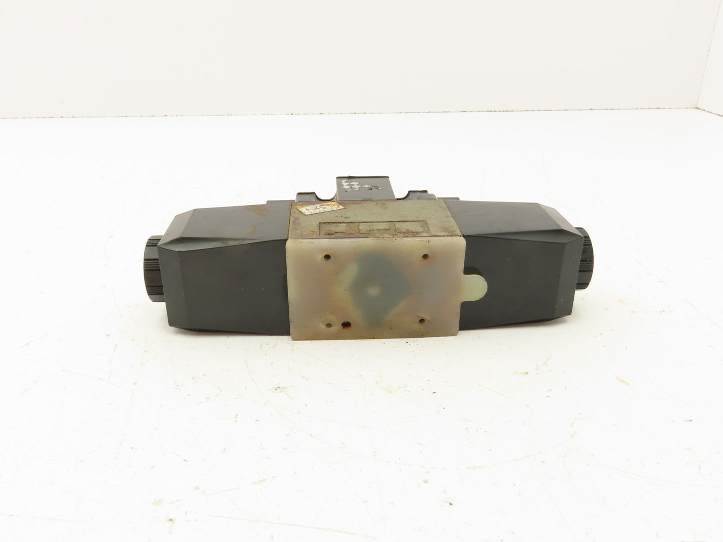 Vickers DG4V-3-7C-M-P2-B-7-50 Solenoid Operated Directional Valve 120V