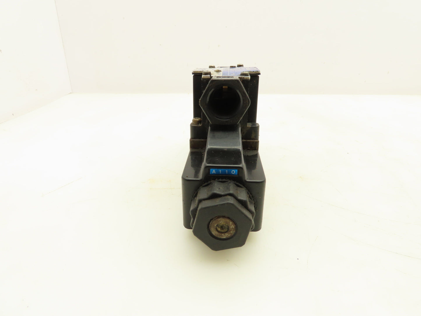 Tokimec DG4V-3-2N-M-P7-B-7-52 Hydraulic Directional Control Solenoid Valve 120V
