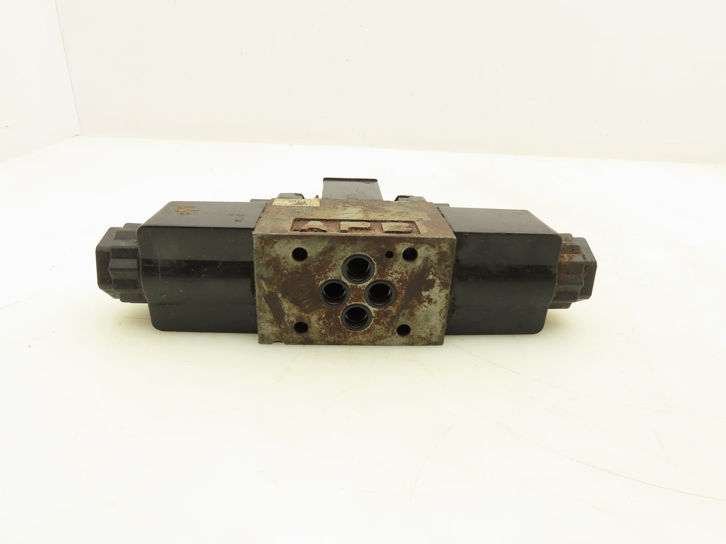 Tokimec DG4V-3-2N-M-P7-B-7-52 Hydraulic Directional Control Solenoid Valve 120V