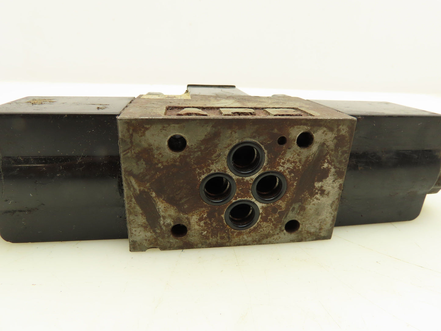 Tokimec DG4V-3-2N-M-P7-B-7-52 Hydraulic Directional Control Solenoid Valve 120V