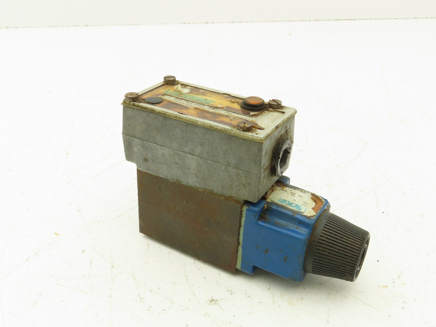 Vickers DG4V3-0BL-MWLB-40 Solenoid Directional Control Valve 120V