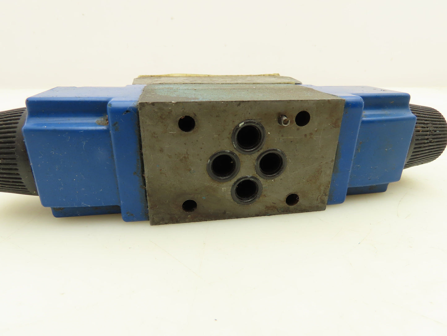 Vickers DG4V-3-2C-M-WLB-40 Hydraulic Directional Control Solenoid Valve 110/120V