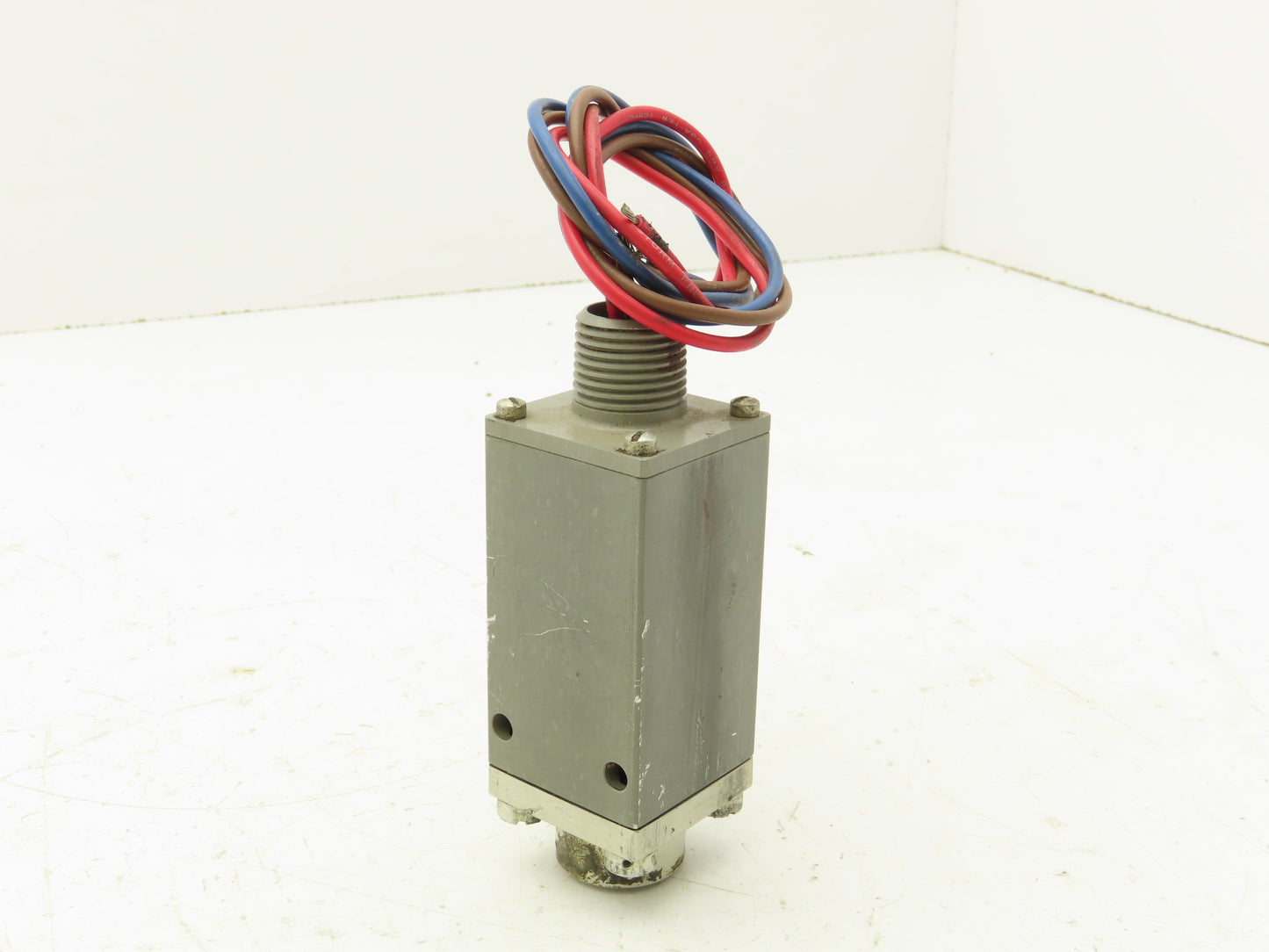 ITT Aerospace Controls 125P1C3-40 Pressure Switch 125/250VAC 5A 1/4"NPT