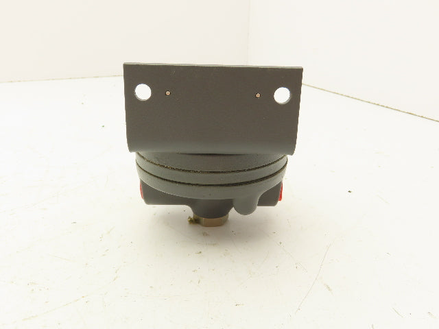 Moore 4297-114/8PC pneumatic relay 1:4 Ratio Amp Red 1/4" NPT