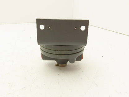 Moore 4297-114/8PC pneumatic relay 1:4 Ratio Amp Red 1/4" NPT