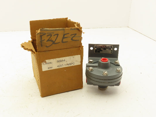 Moore 4297-114/8PC pneumatic relay 1:4 Ratio Amp Red 1/4" NPT