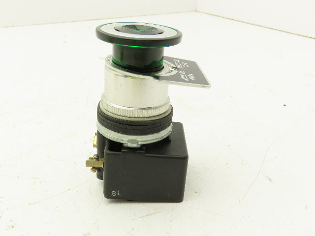 Square D KR-8P1G Illuminated Green Pushbutton Momentary Push-Pull 120V KM1