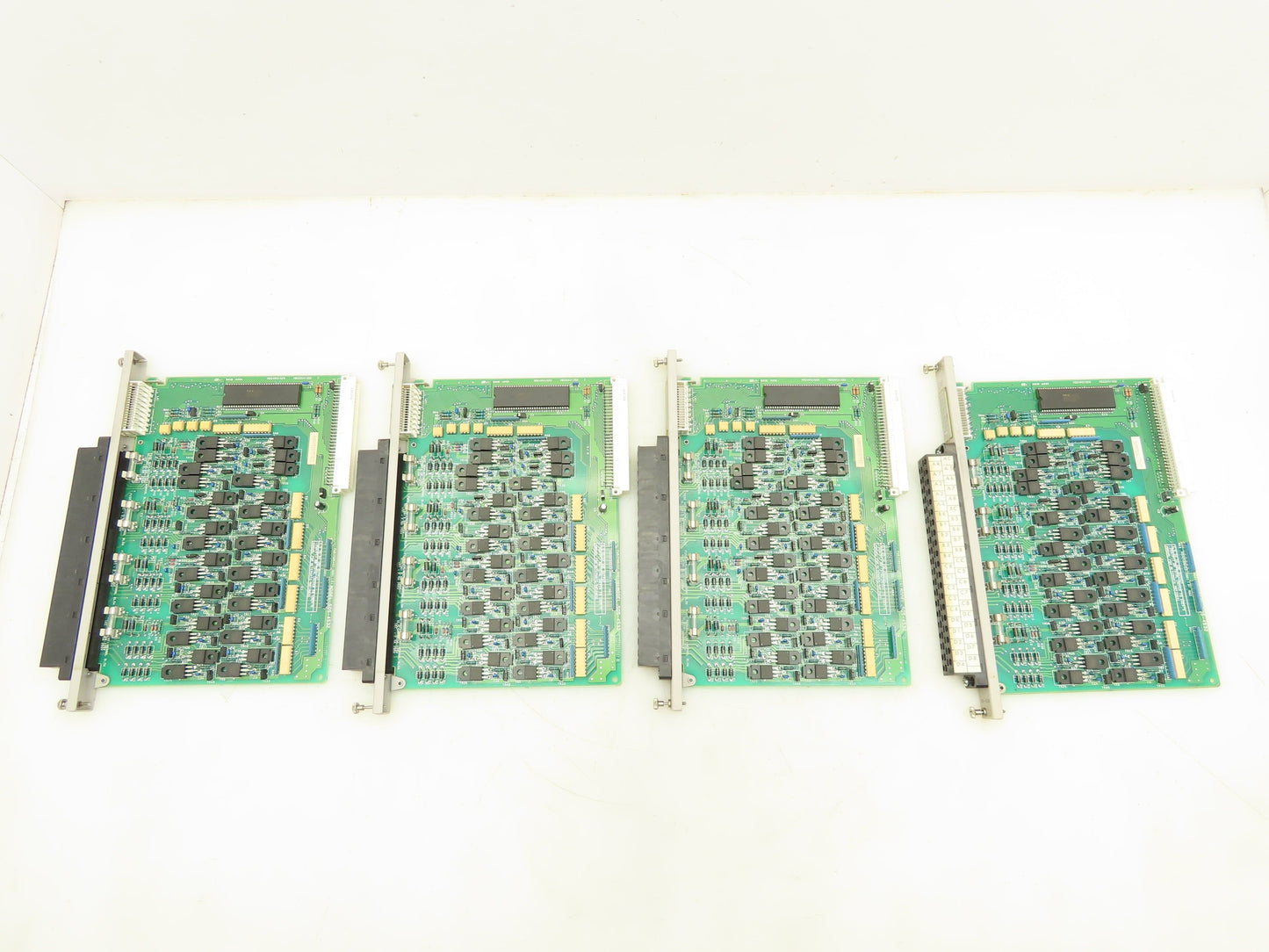 Siemens 505-4532 Output Module 1/2A DC Output Lot Of 4