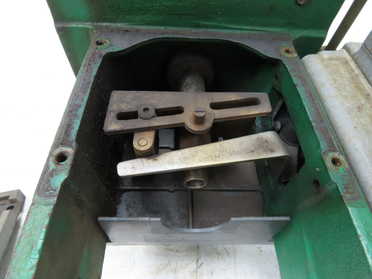 Fisher 585R Size 50 Pneumatic Actuator with Positioner 3610JR