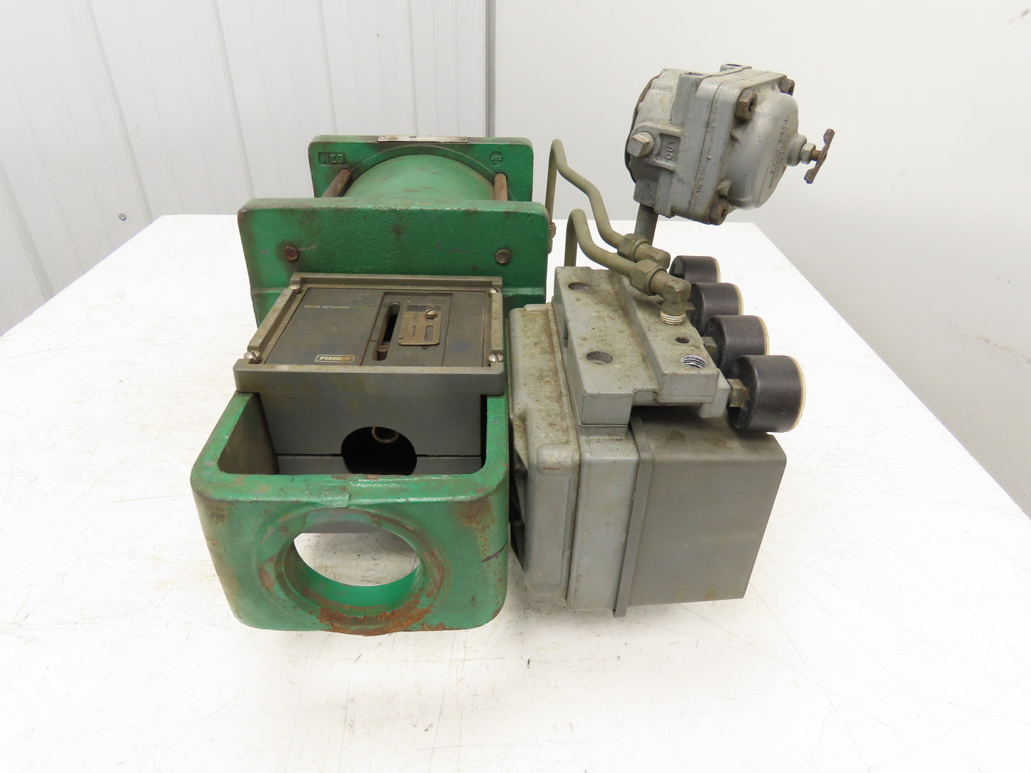 Fisher 585R Size 50 Pneumatic Actuator with Positioner 3610JR