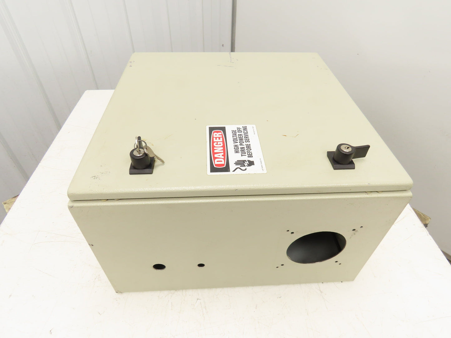Rittal AE 1350 Electrical Enclosure 19-3/4 x 19-3/4 x 11"With Locks And Key