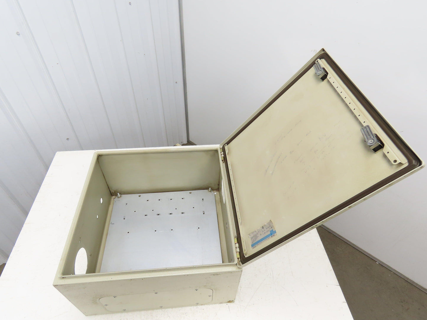 Rittal AE 1350 Electrical Enclosure 19-3/4 x 19-3/4 x 11"With Locks And Key