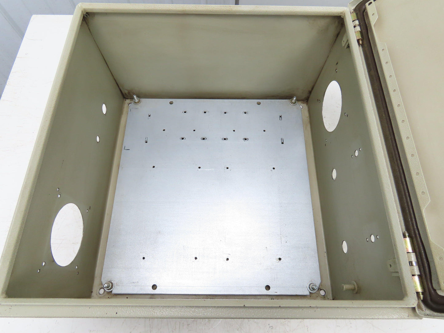 Rittal AE 1350 Electrical Enclosure 19-3/4 x 19-3/4 x 11"With Locks And Key